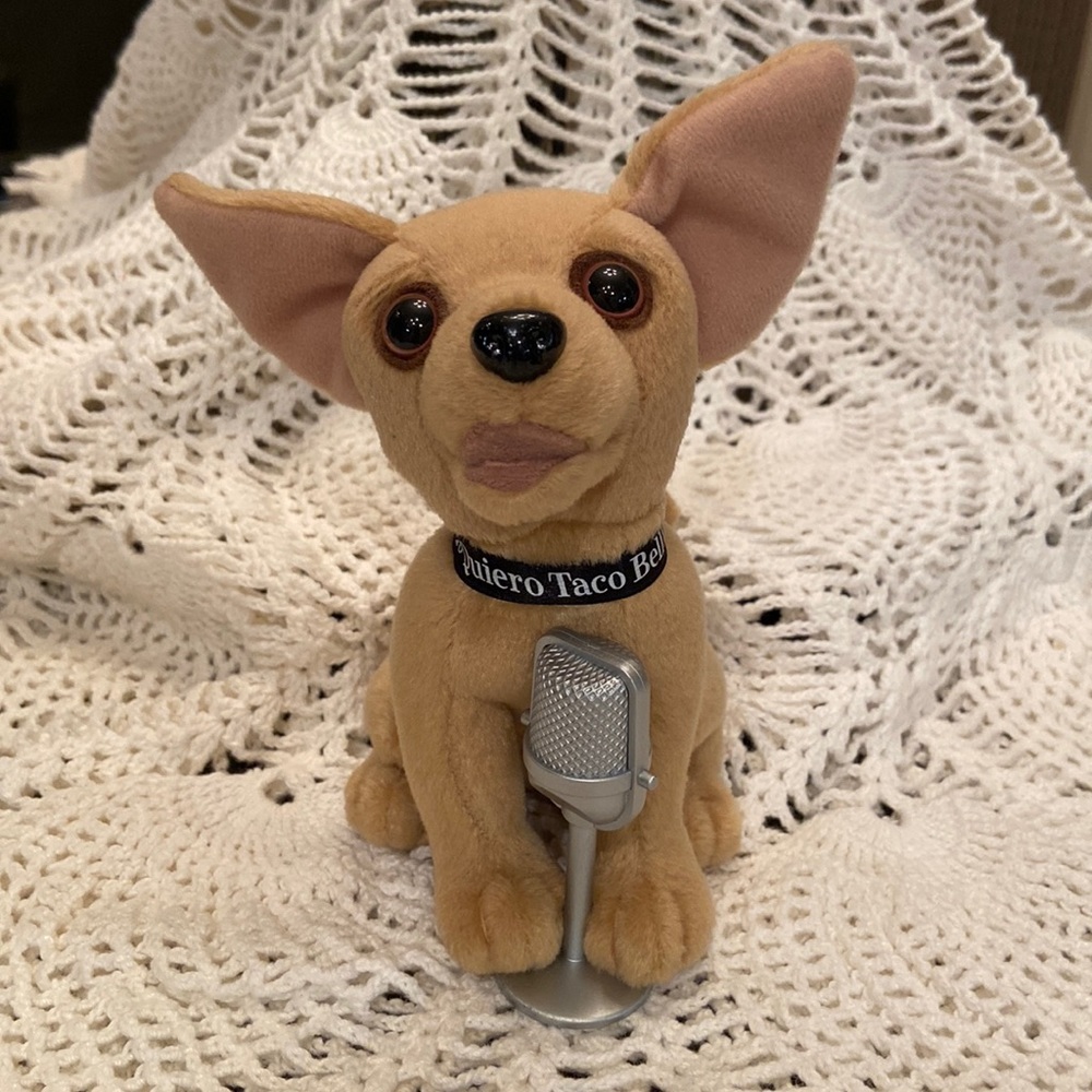 Taco Bell Chihuahua, With Speaker, Plays Chances Are